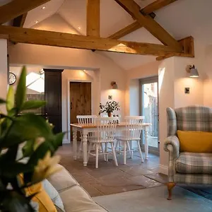 https://the-stables-converted-barn-outside.yorkshirehotels.net